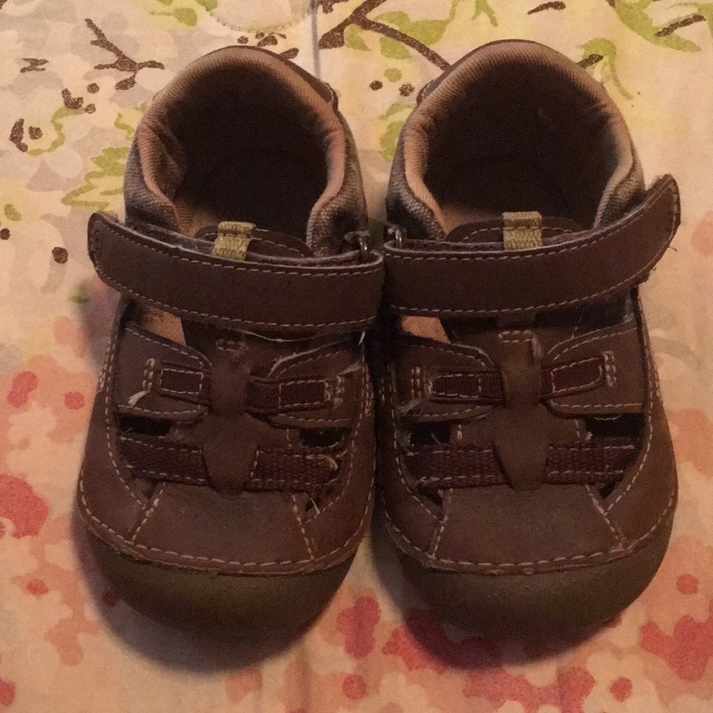 Stride Ride brown sandals size 6W.